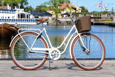 Pilen lyx special cykel i Uppsala parkerad vid fyrisån